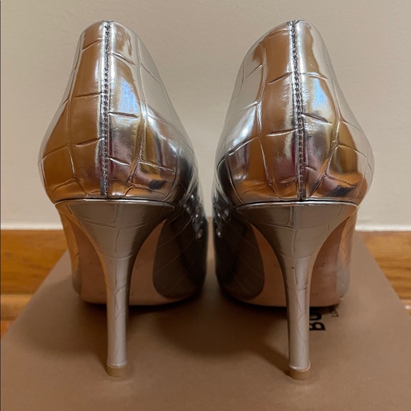 Burberry Heels Aubri Pointy Silver Leather Pumps Women's Size 38 - Picture 2 of 16